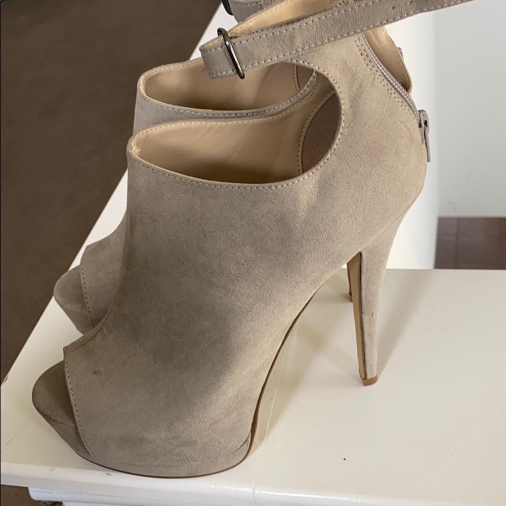 Open toe booties - Picture 3 of 5
